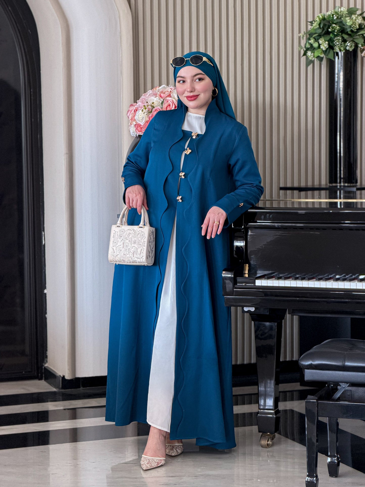 Abaya color teal Ramadan Aïd    Abaya + robe blanche 650dh 🩵