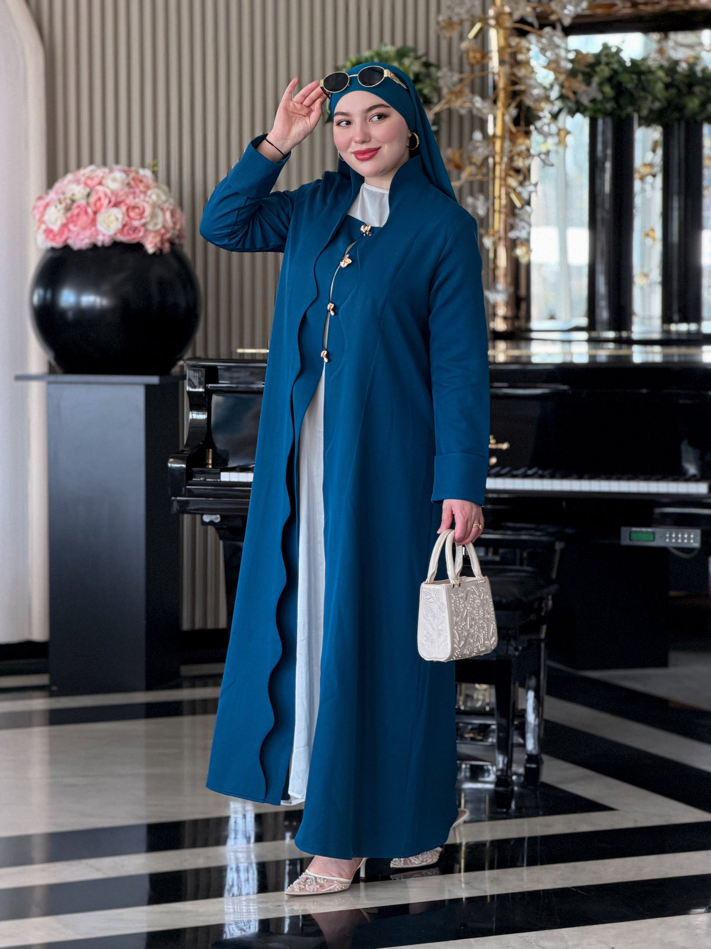 Abaya color teal Ramadan Aïd    Abaya + robe blanche 650dh 🩵