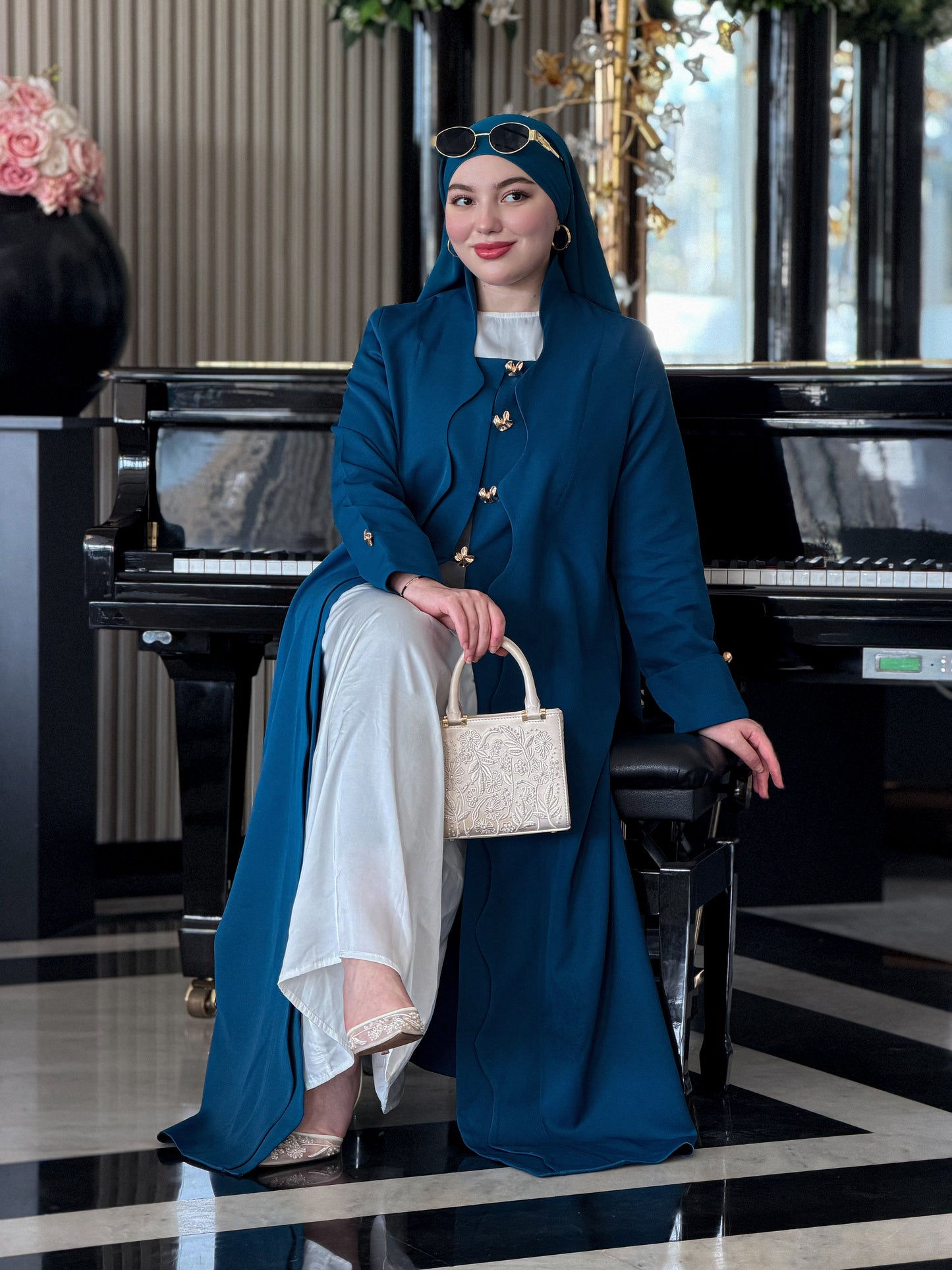 Abaya color teal Ramadan Aïd    Abaya + robe blanche 650dh 🩵