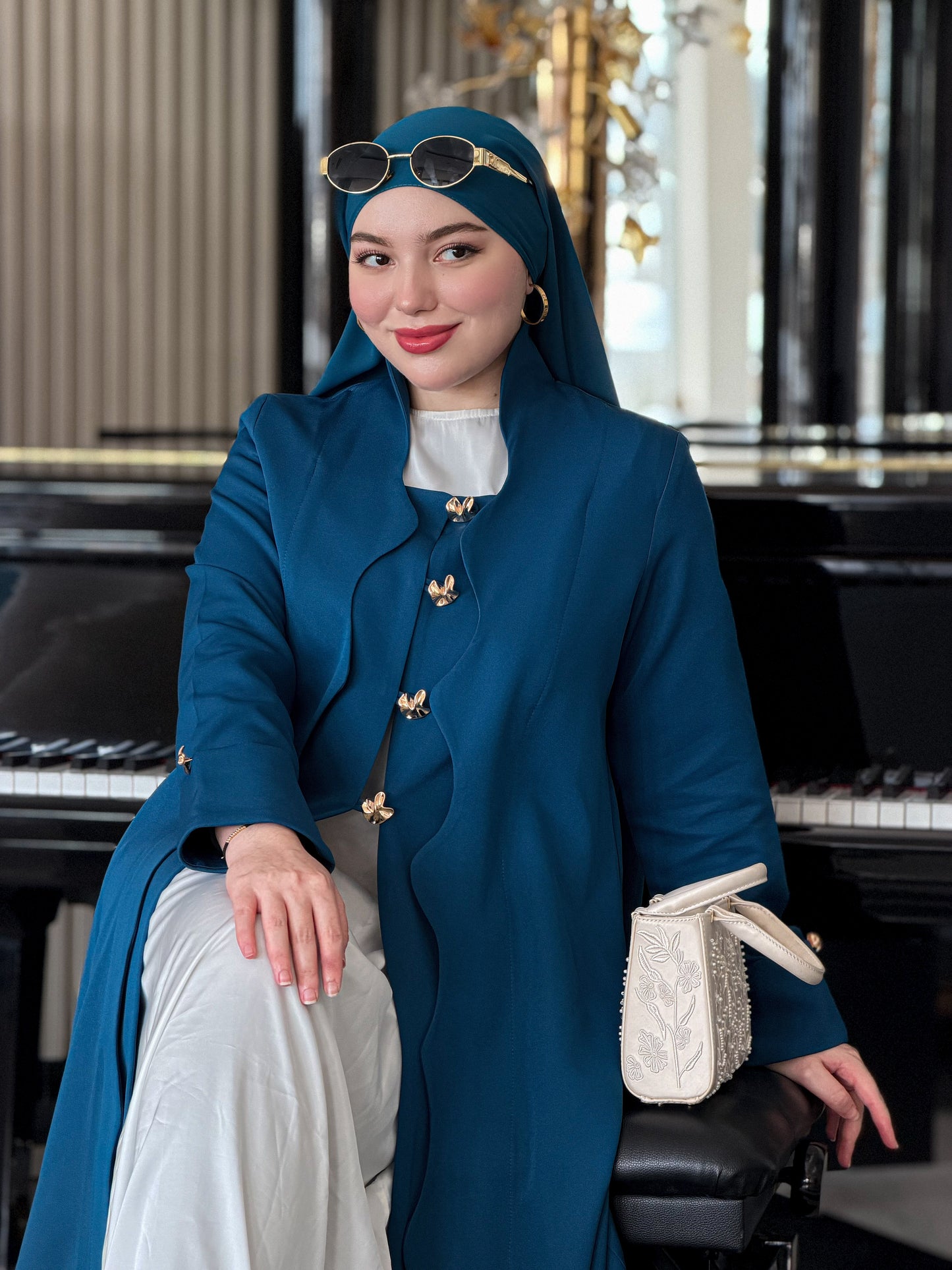 Abaya color teal Ramadan Aïd    Abaya + robe blanche 650dh 🩵